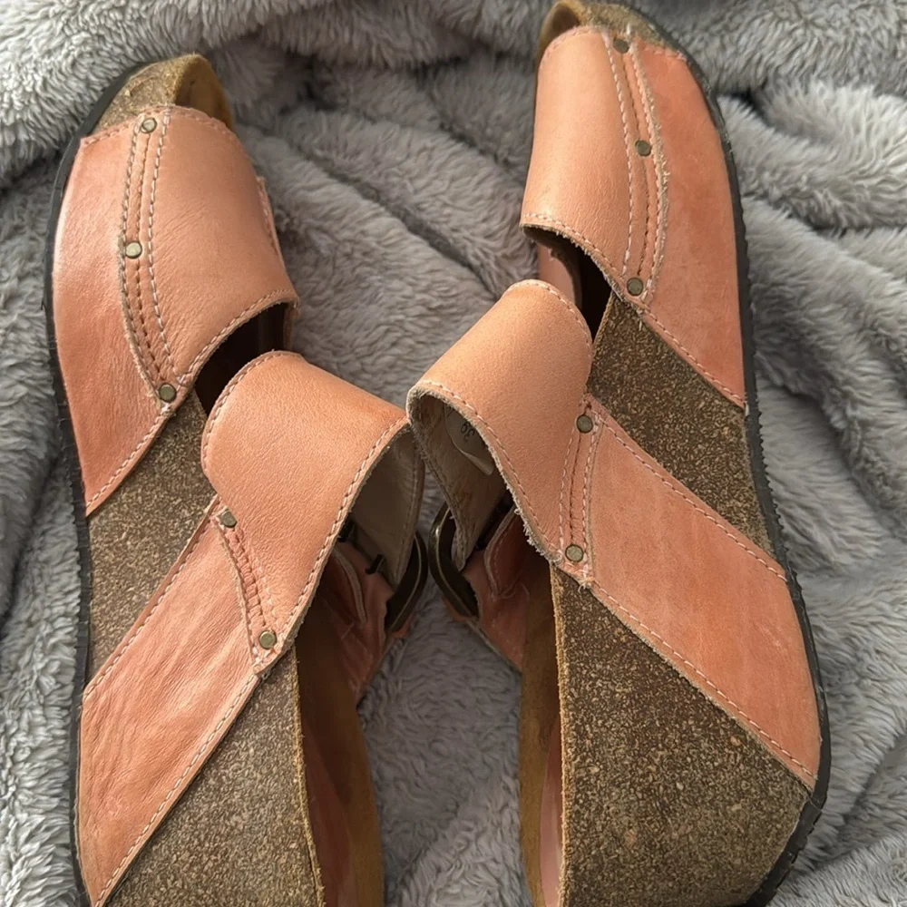 Sergio Tomani size 39 Wedges Salmon Pink